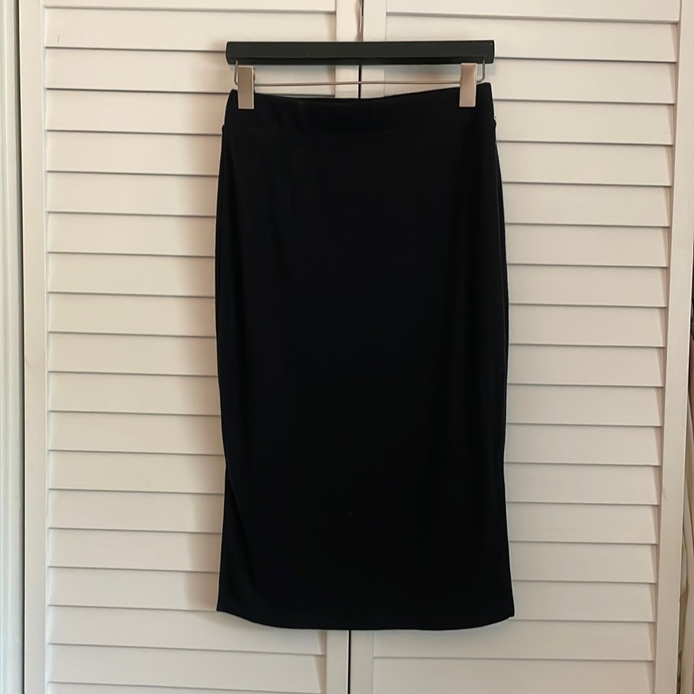 Stretch, black, pencil skirt, elastic high waist.  Comfortable and chic! 💐💛